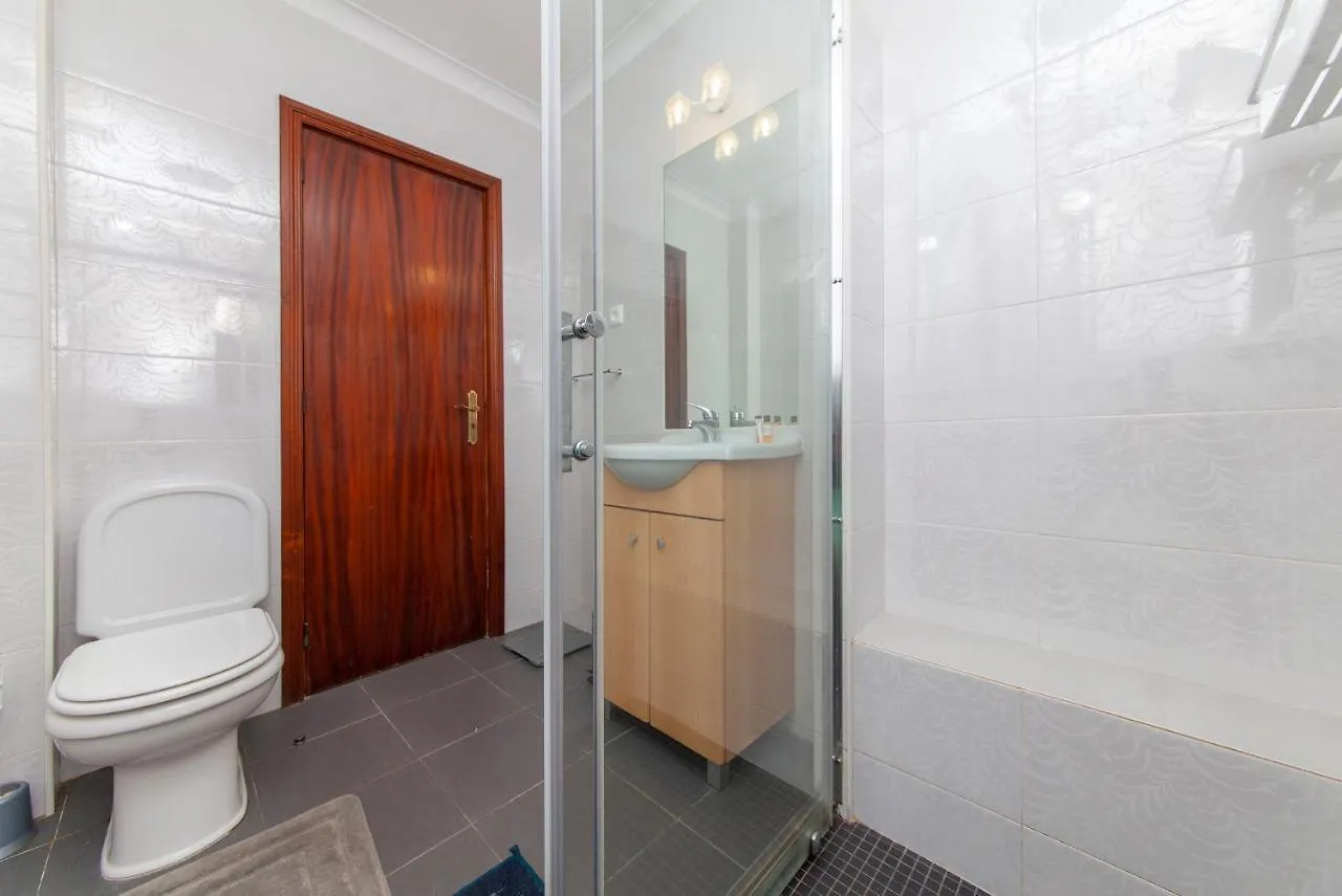 B18 - Village Street Apartment Lagos 0*,