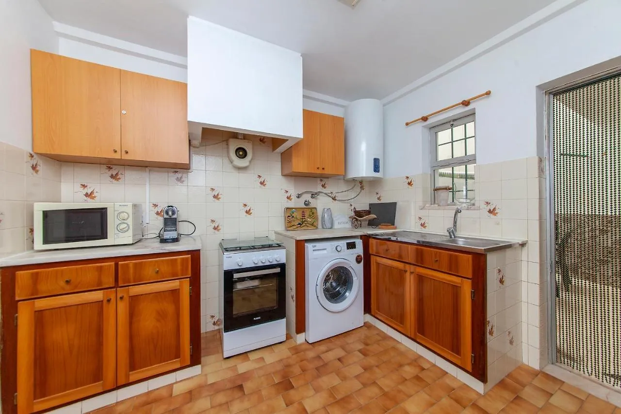 B18 - Village Street Apartment Lagos 0*,